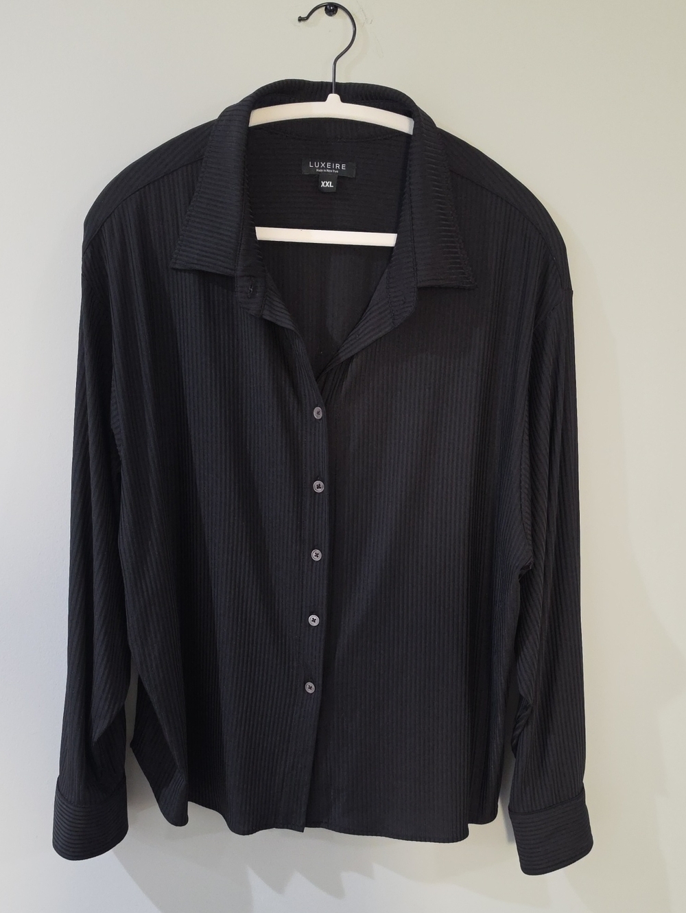 Luxeire Black Ribbed Long-Sleeve Button-Down Shirt